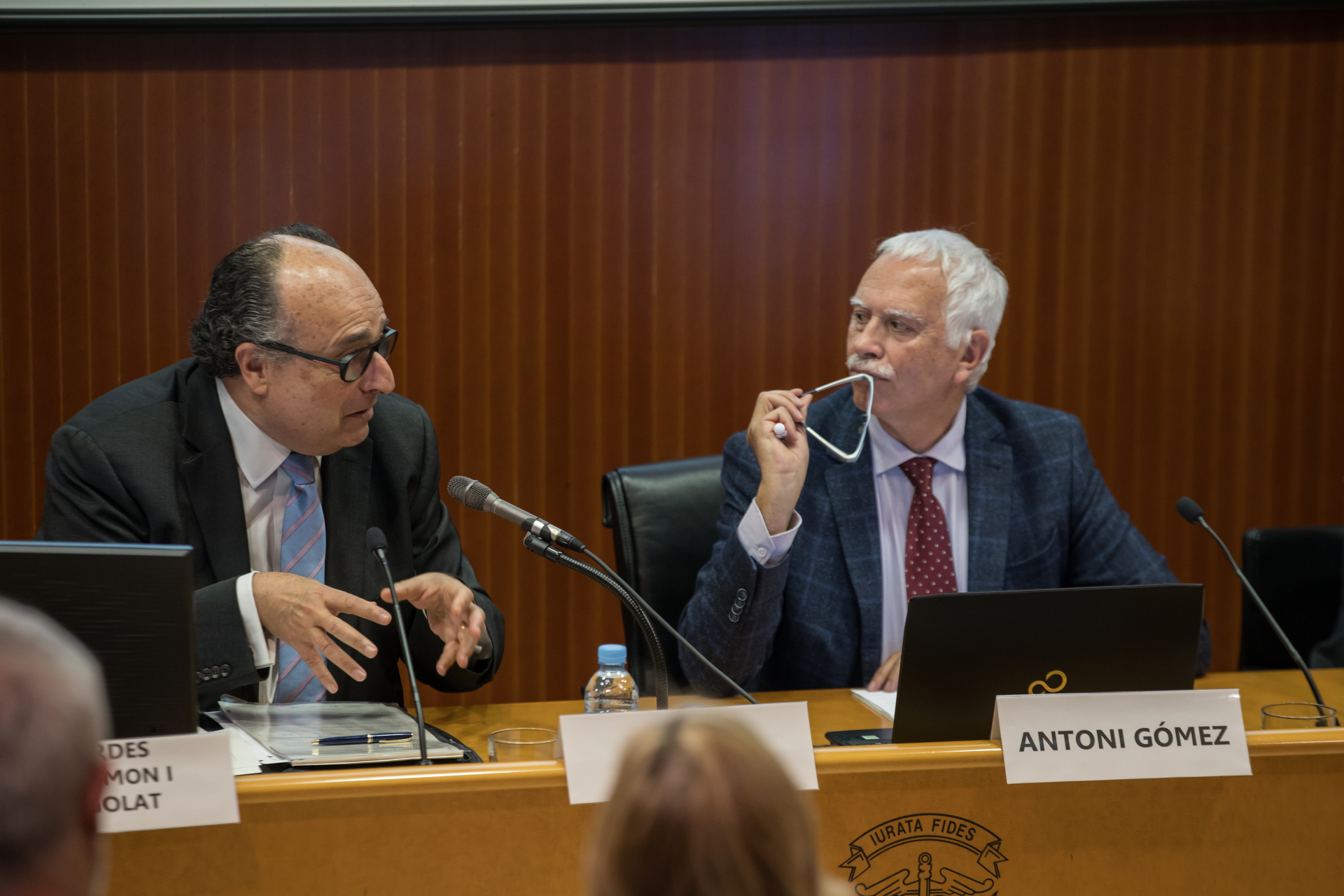 Debate sobre los retos  de la administración pública